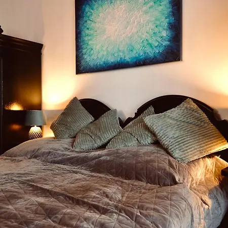 Kisbattyan Vendeghaz Apartmán Komló