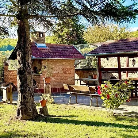 Kisbattyan Vendeghaz Komló