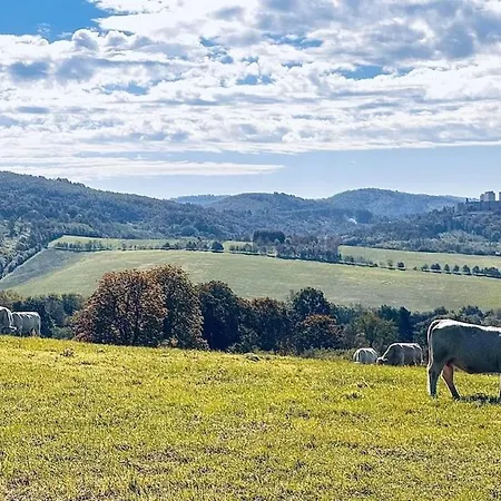 Kisbattyan Vendeghaz * Komló